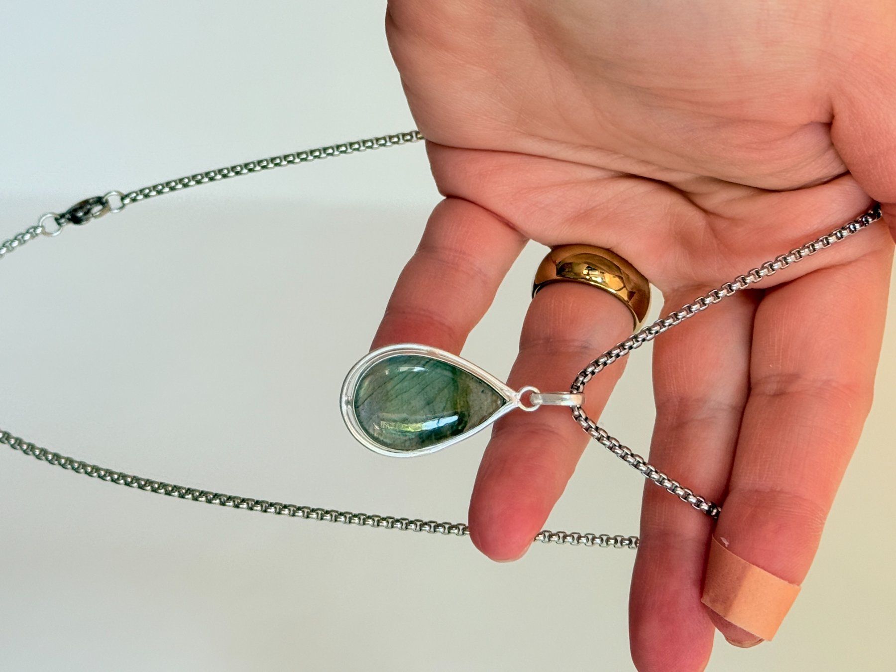 Catenine: Collier avec pendentif larme en labradorite – Nuovo e nell'imballaggio originale da Genève venduto da AGBERG 9