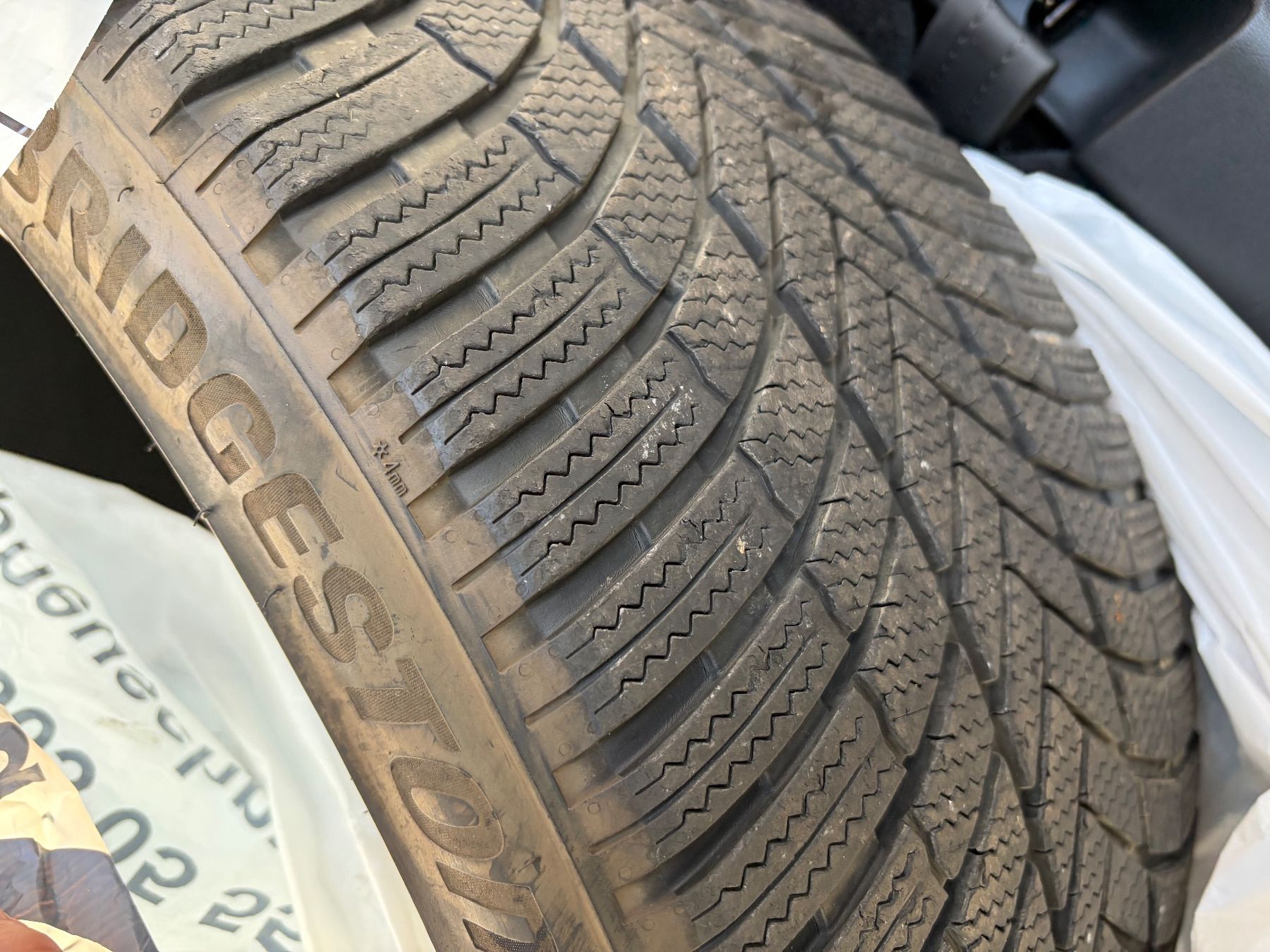 Bridgestone Pneumatici & Ruote complete: Bridgestone Blizzak 255/40R20 101V, 4mm – Usato da Zürich venduto da L_K_F 2