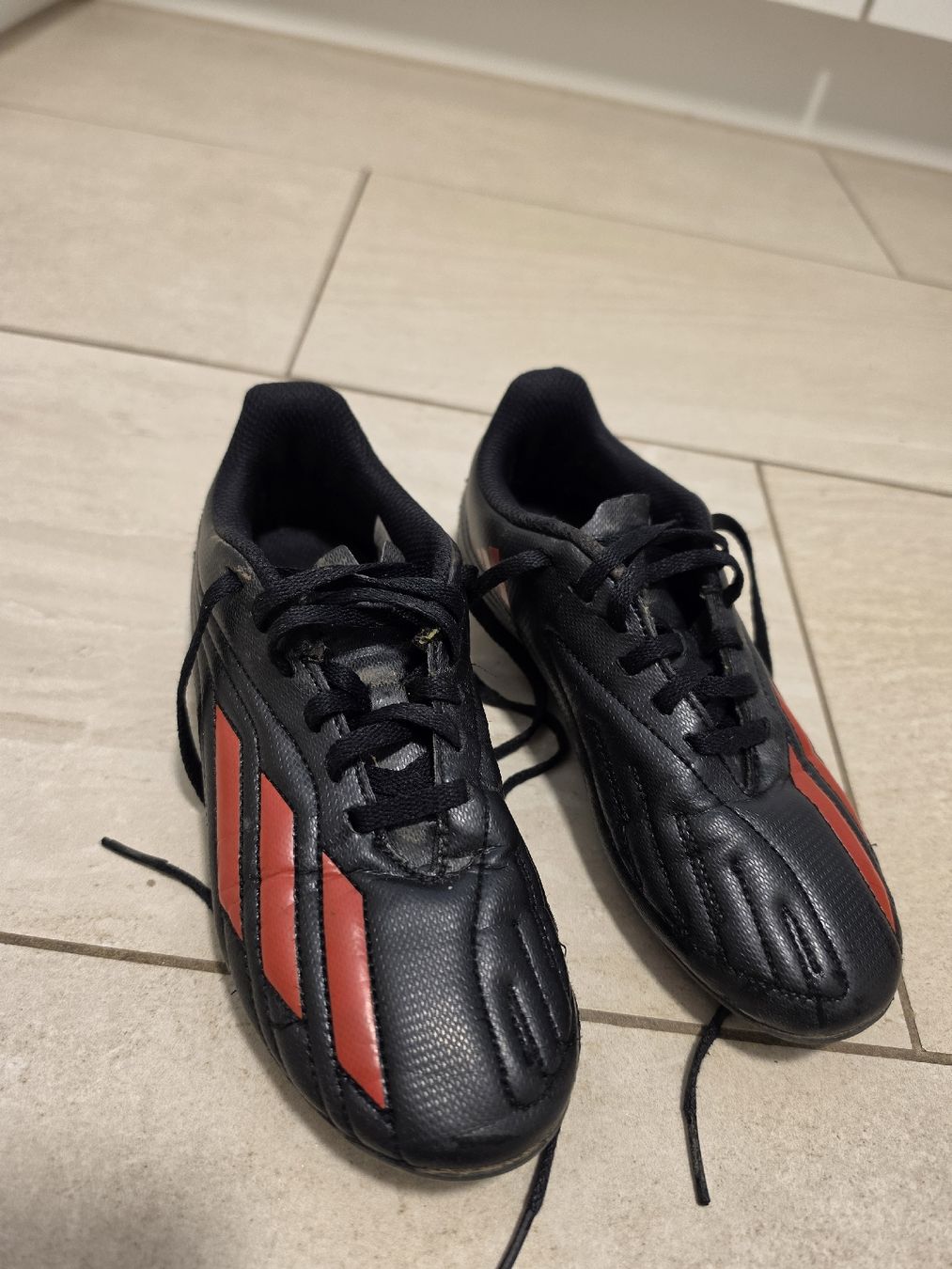 Adidas Schuhe für Jungen: Fussballschuhe gr 34 – Gebraucht aus Rümlang von Franny93 1