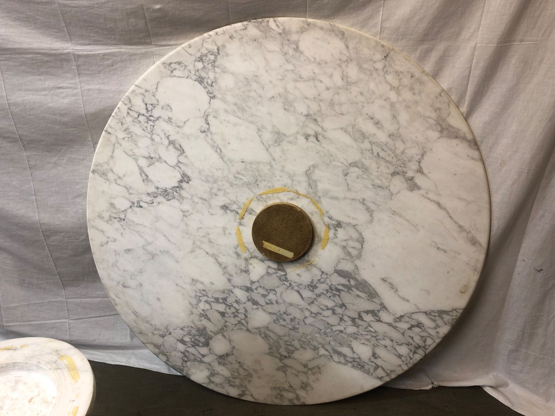 Tavoli: Runder Marmortisch Tulpenform; 120cm Durchmesser – Usato da Brunnen venduto da Allerwaren 6