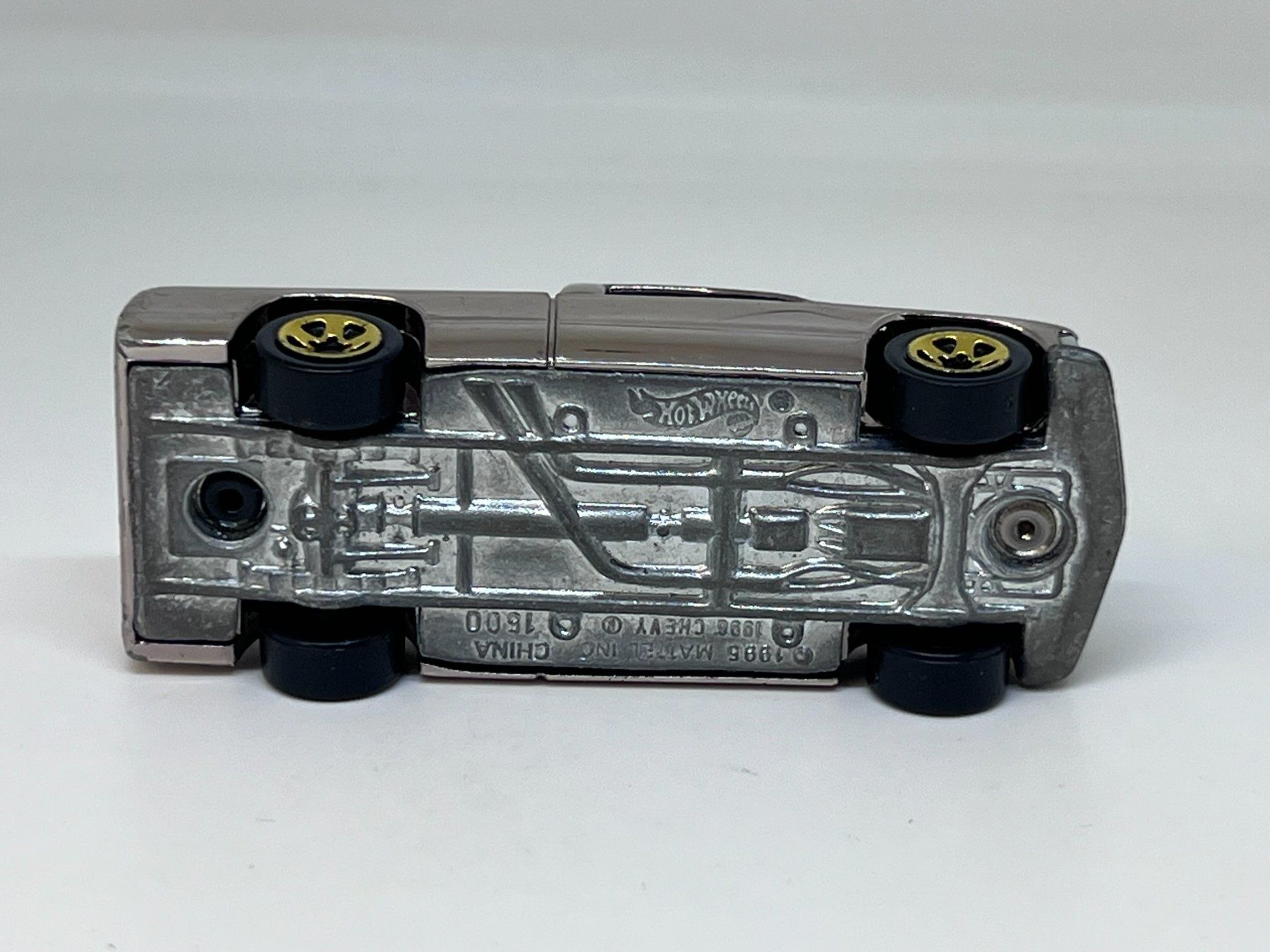 Hot Wheels Modellini d'auto: Hot Wheels Chevy 1500 #493 – Usato da Wildegg venduto da LaaBoutique 3