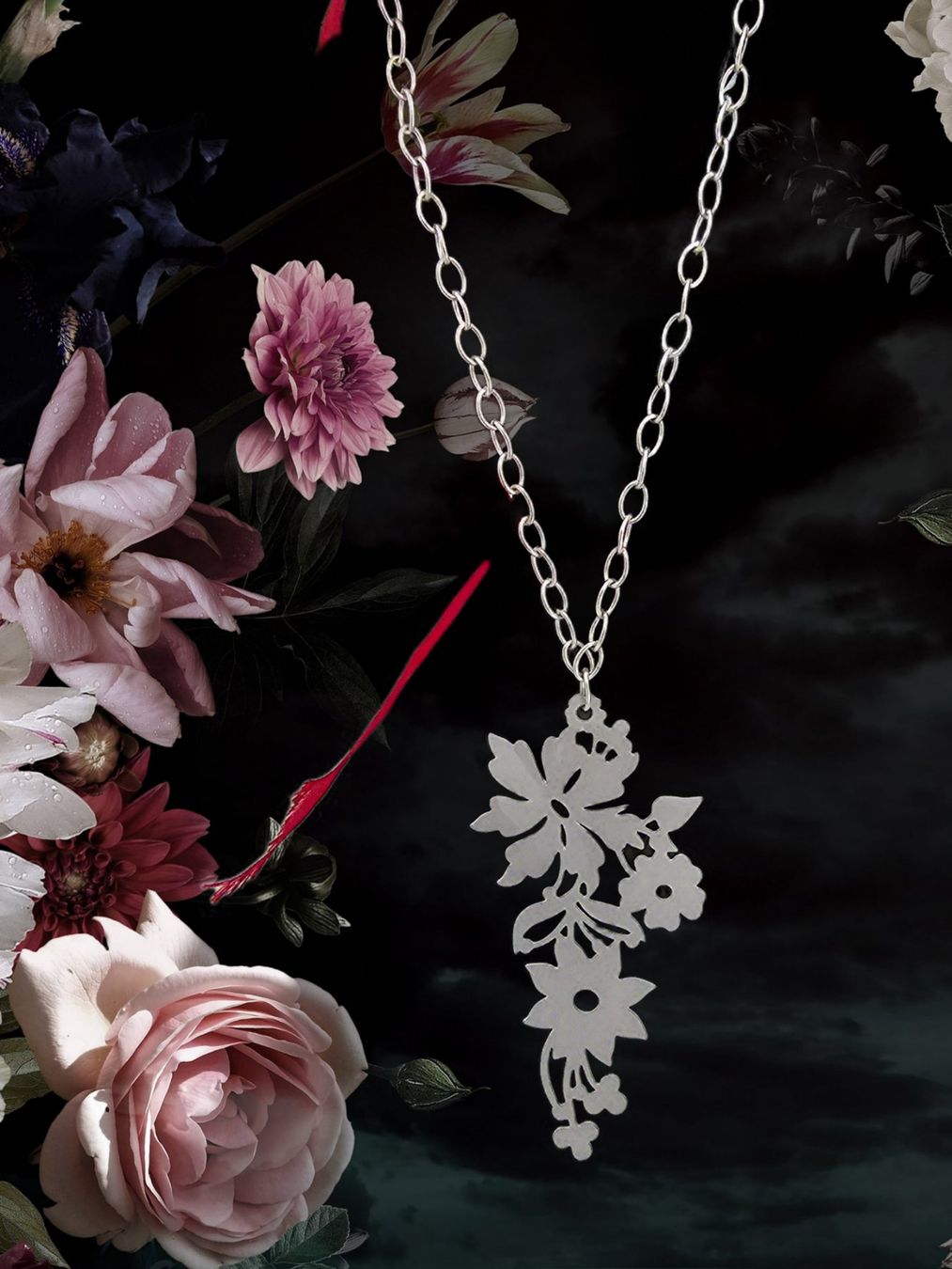 Catenine: Silberfarbene Halskette mit Blumenanhänger, Geschenkidee! – Nuovo e nell'imballaggio originale da Aarburg venduto da Glitzerschein 2