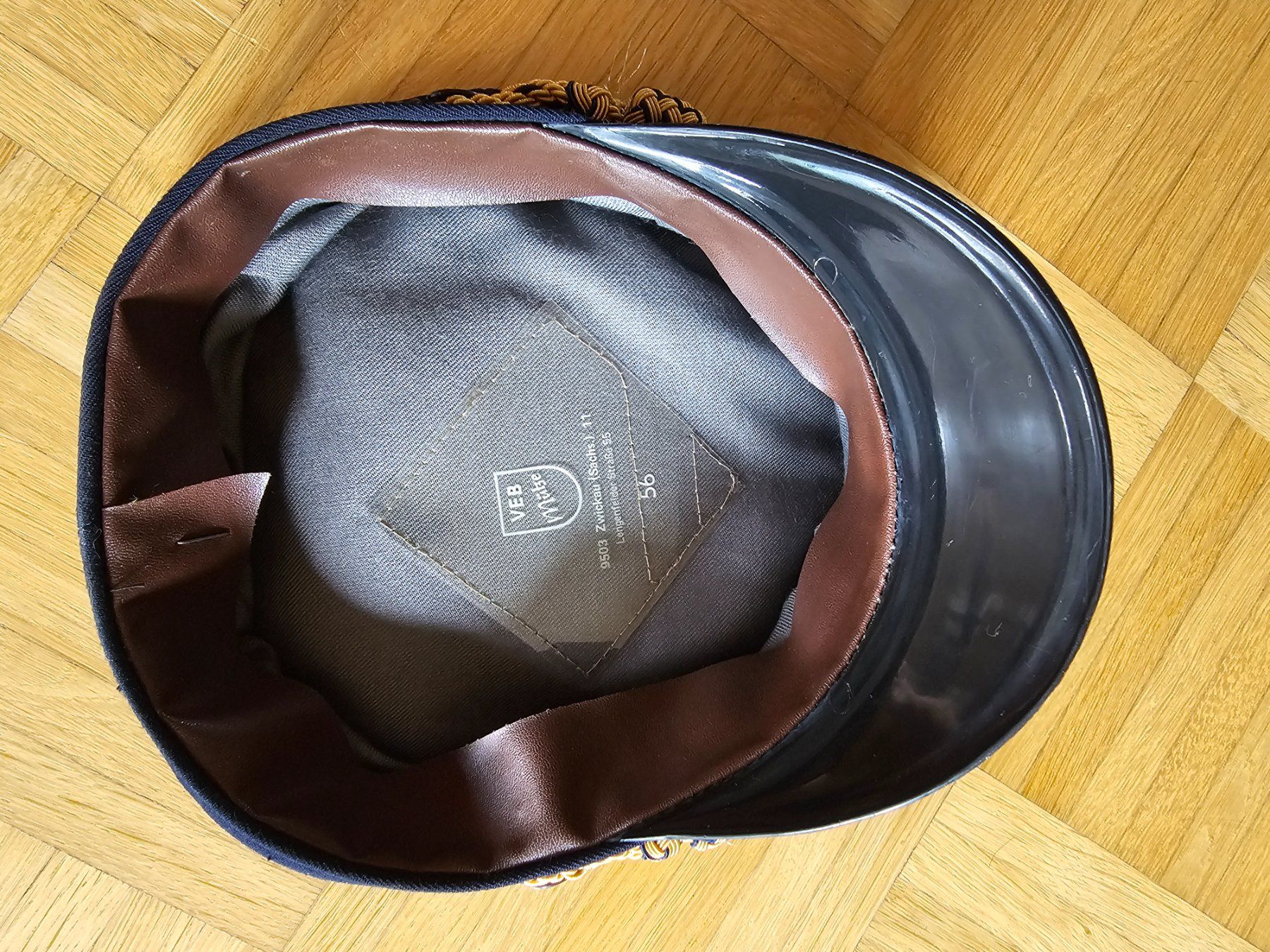 Uniformi: DB Zugbegleiter Hut – Usato da Kaufdorf venduto da Sj1 1