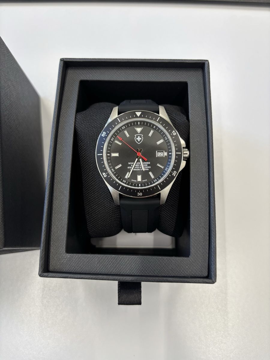 Swiss Uhren: Original Uhr der Schweizer Armee (neu) – Neu und originalverpackt aus Zürich von lazar.tomasevic93