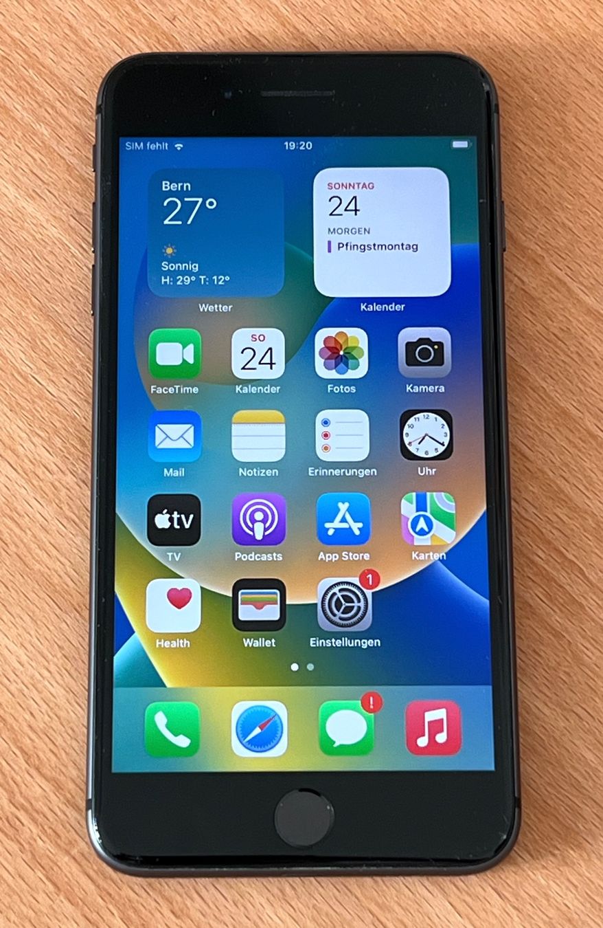 Apple Portables: iPhone 8 Plus 64GB - Fast keine Gebrauchspuren – D'occasion à Triengen par mappa
