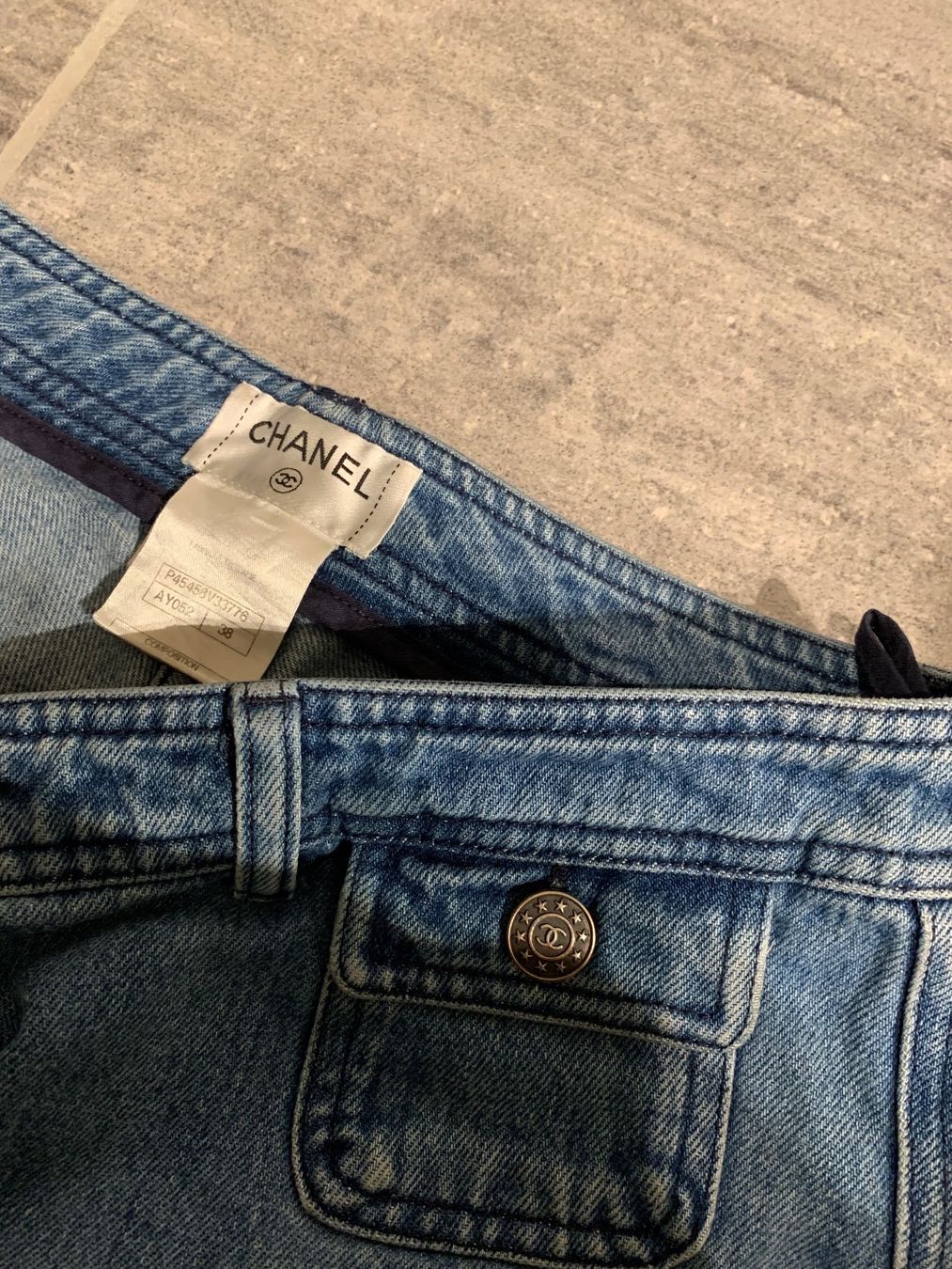 Chanel Jeans: Jeans Chanel Hose – Usato da Zell LU venduto da AliAli24 6