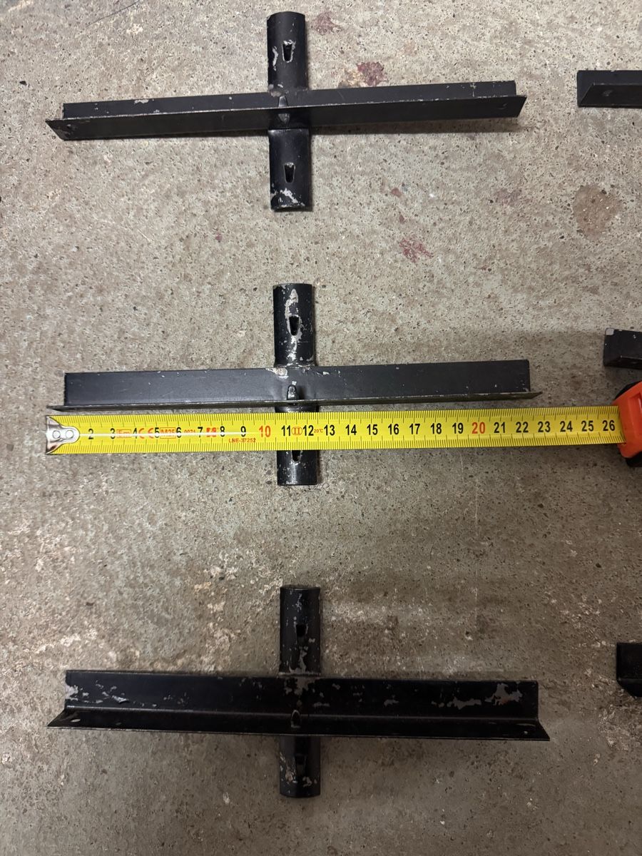 Scaffali: 10 Halter Teleskopregal / Spannregal – Usato da St. Gallen venduto da J00rdin 1