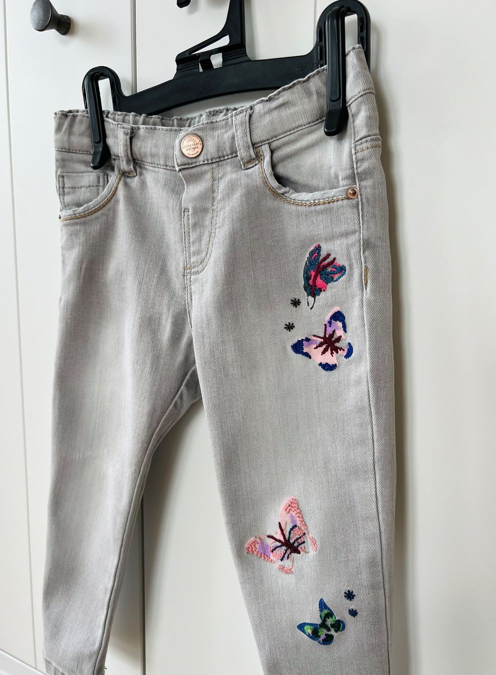 Zara Hosen: Zara, 92, Jeans, hellgrau, Schmetterling – Gebraucht aus Burgdorf von rulan