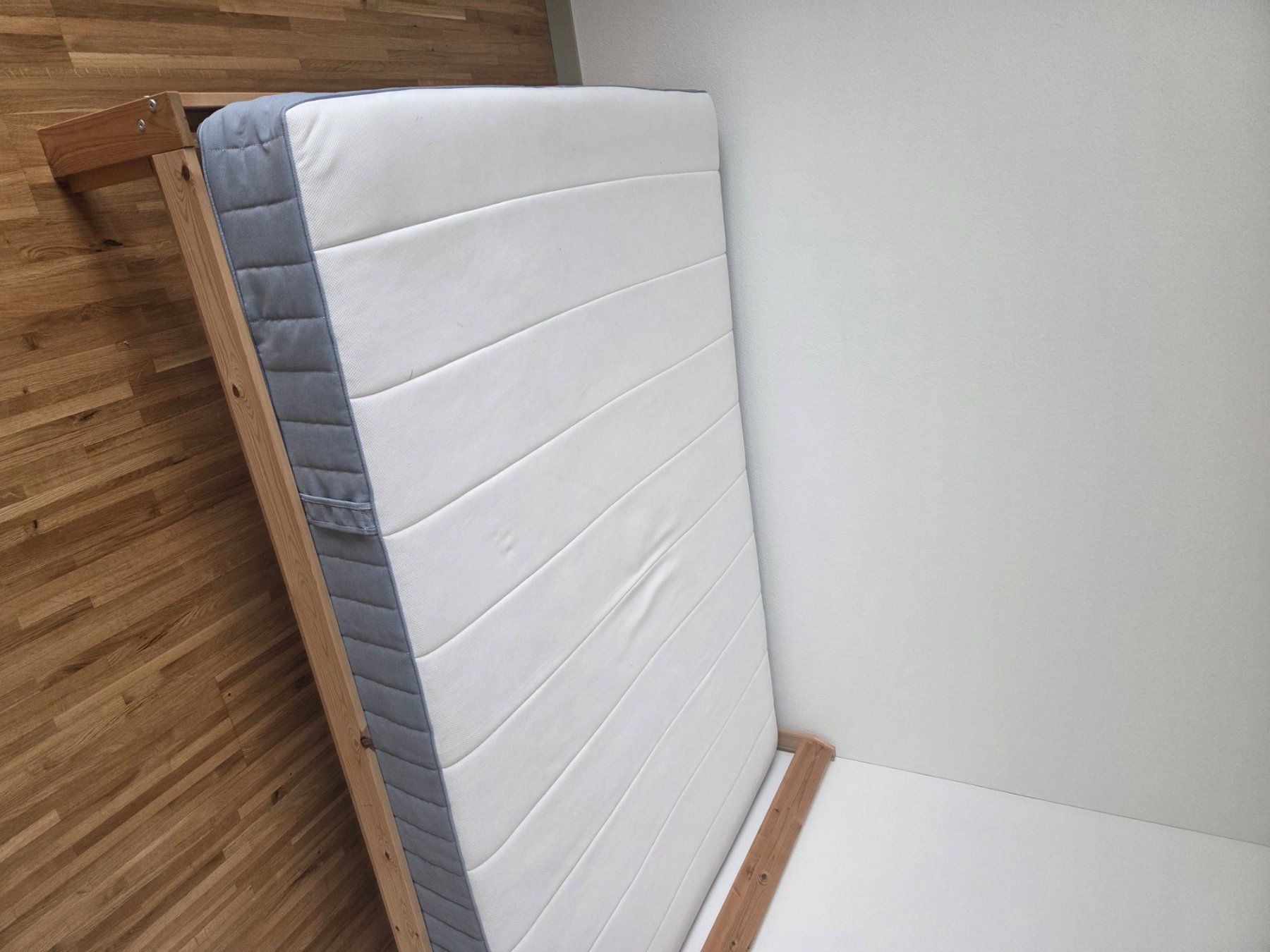 Betten: Bett und Matrazze – Neu (gemäss Beschreibung) aus Dübendorf von ann_2wlh 1
