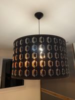 Pendelleuchte schwarz mit Rosemuster, 59cm