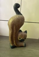 Handgeschnitzte Katzenfigur aus Holz – 21 cm
