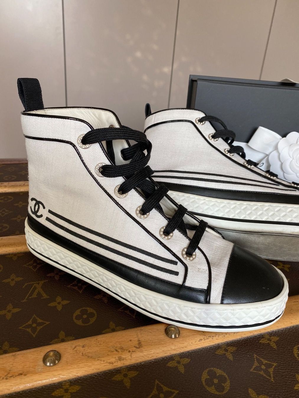 Chanel Scarpe da donna: Original Chanel sneakers, full set – Usato da Kilchberg ZH venduto da happyymee 7