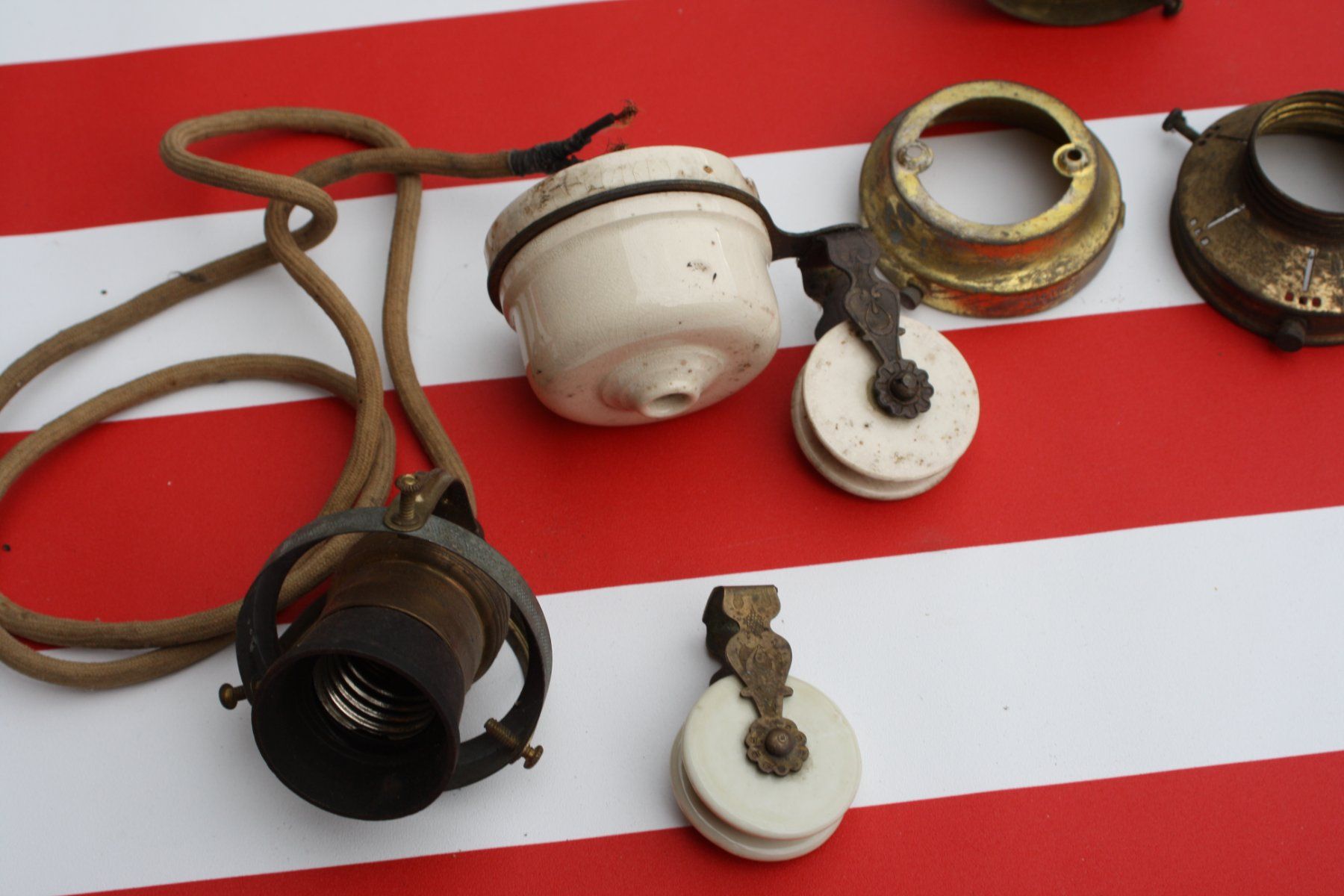 Stecker: ELEKTROMATERIAL ANTIK VINTAGE UNGEPRÜFT – Defekt aus Wauwil von Pneuedy 3