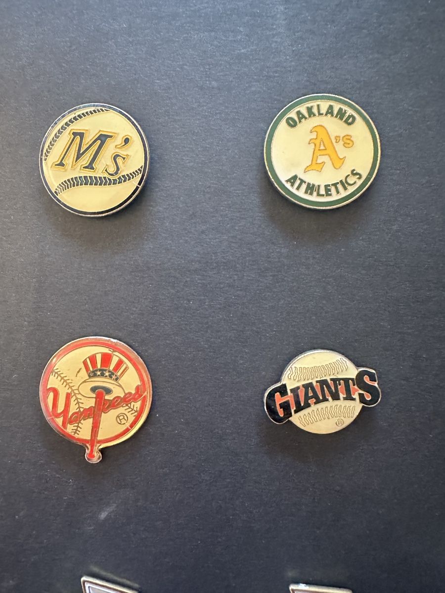 Alben: Vintage Pin Sammlung 80er/90er – Gebraucht aus Zumikon von kis_k9f5 3