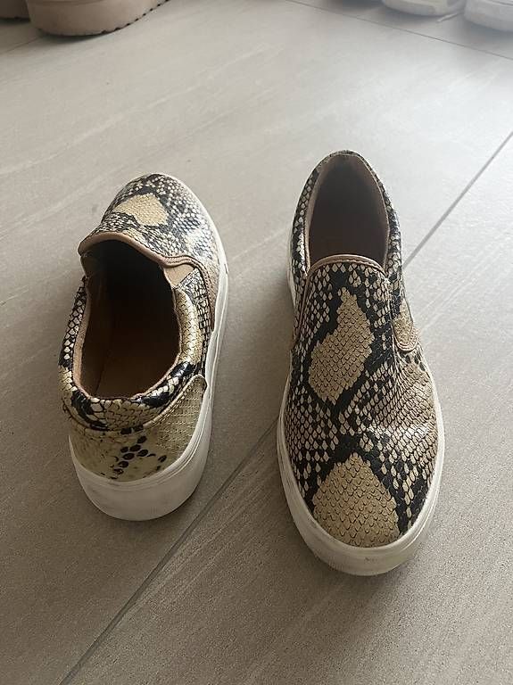 Chaussures femmes: Slipper  – D'occasion à Zwingen par KatjaM 2