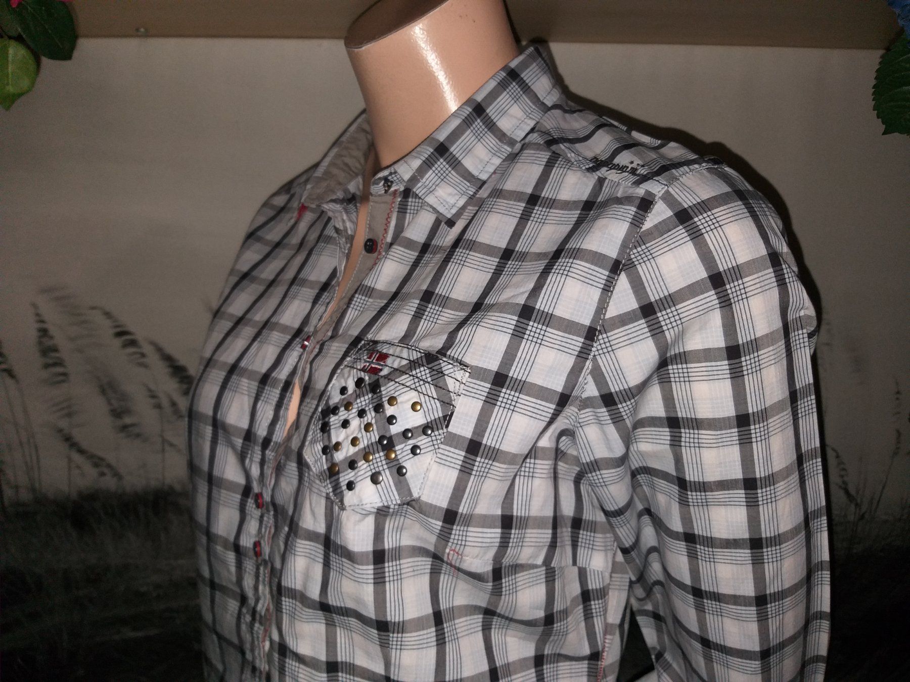 Napapijri Camicette: Chemisier / Bluse NAPAPIJRI      Taille / Grosse M – Usato da Cossonay-ville venduto da Super-Price-Quality 3