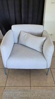Fauteuil tissu gris perle et structure métal