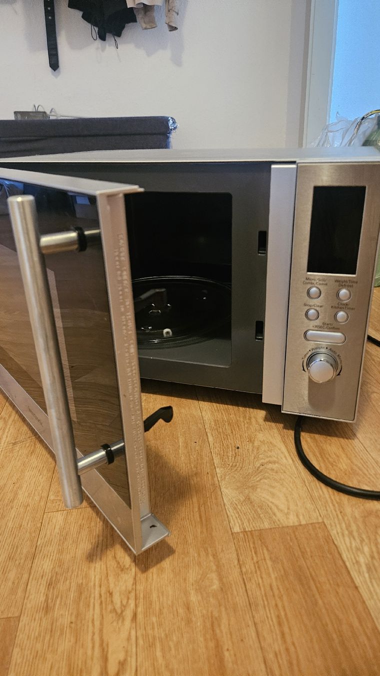 Elettrodomestici da cucina: microwelle intertronic mit grill  – Usato da Frauenfeld venduto da exi_8dxy 1