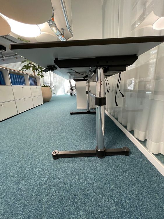 USM Scrivanie: Höhenverstellbares USM Kitos Pult – Usato da Zürich venduto da mel_ysh5 1