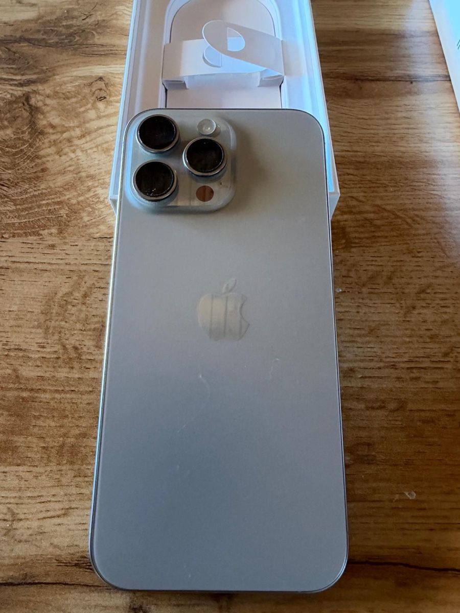 Apple Portables: iPhone 16 Pro Max – Neuf (Voir description) à Allschwil par thr_rc8g 2