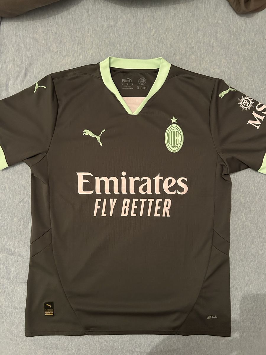 Puma Canottiere & Pantaloni: Maillot AC Milan – Nuovo (secondo la descrizione) da St-Pierre-Clages venduto da thu_v2mt
