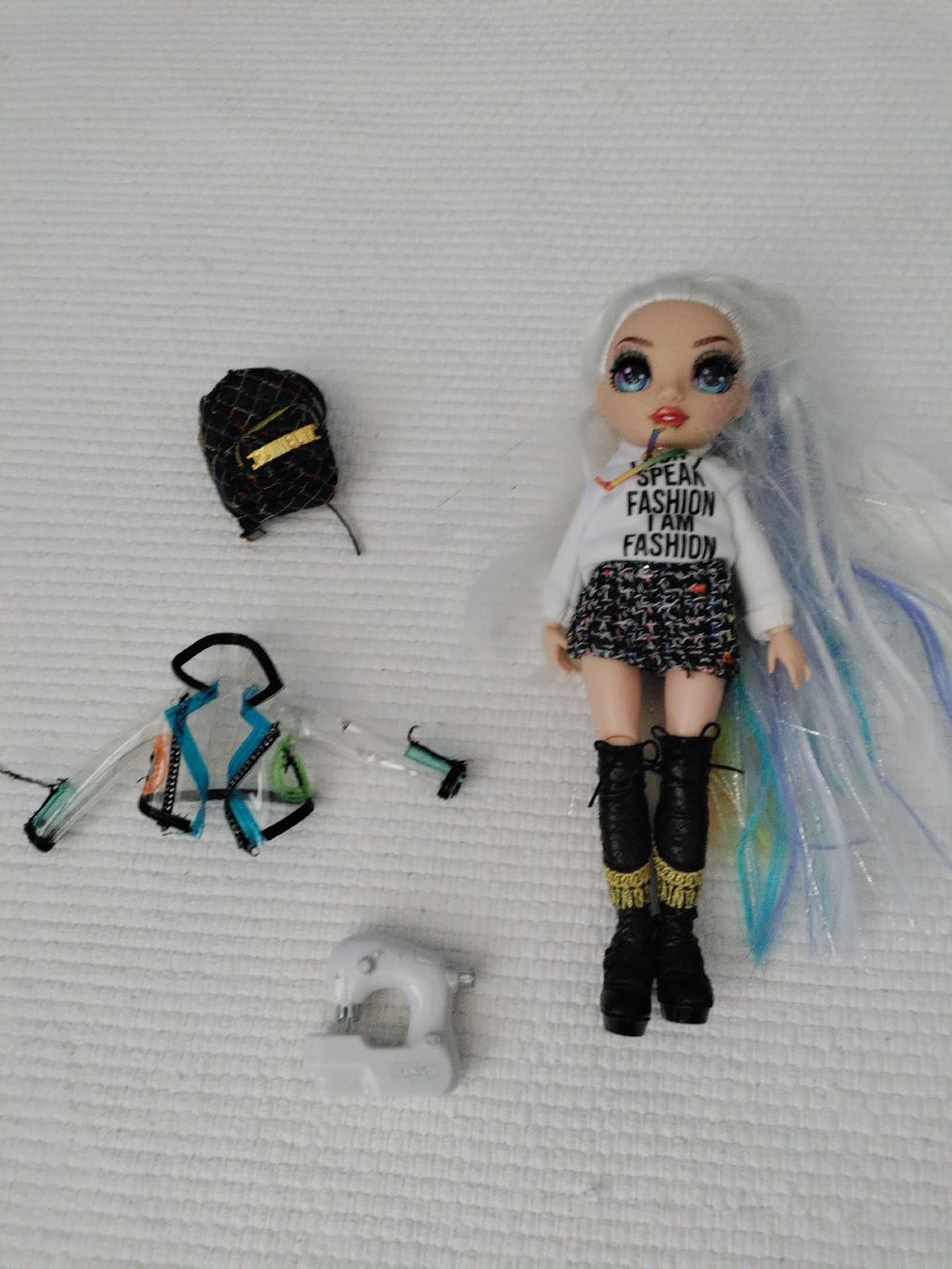 Poupées: Rainbow High L.O.L. Puppe weiss – D'occasion à Port par 243rina