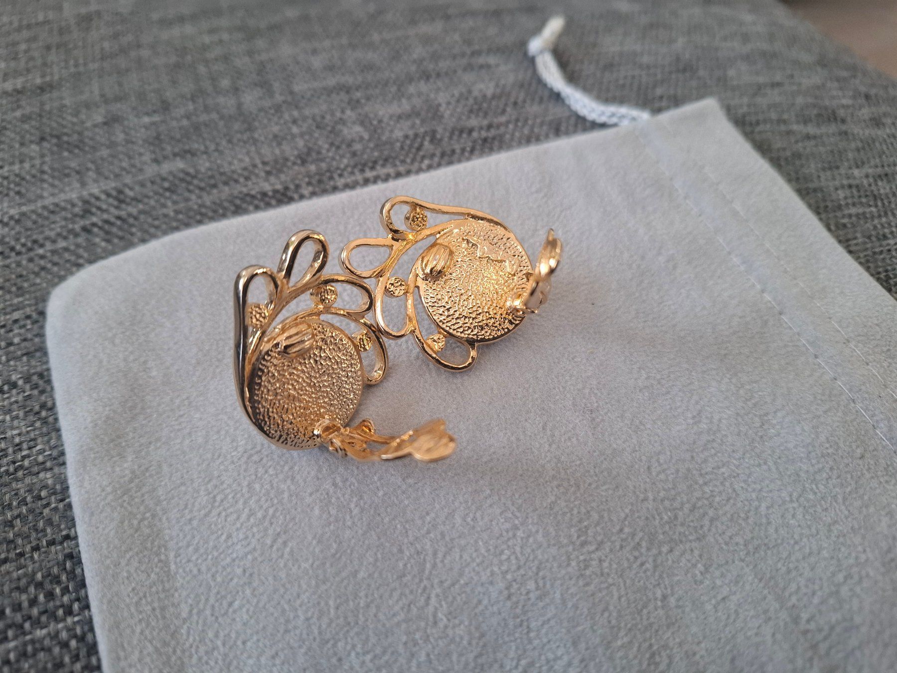 Orecchini pendenti & Orecchini a lobo: David Grau, Elegante Ohrclips mit Perle und Gold-Optik – Usato da Birmensdorf ZH venduto da Ducati025 2