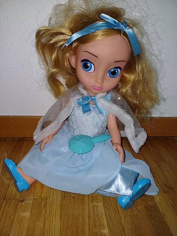 Bambole: Poupée reine des neiges, 30 cm – Usato da Lausanne venduto da RUBY.1990
