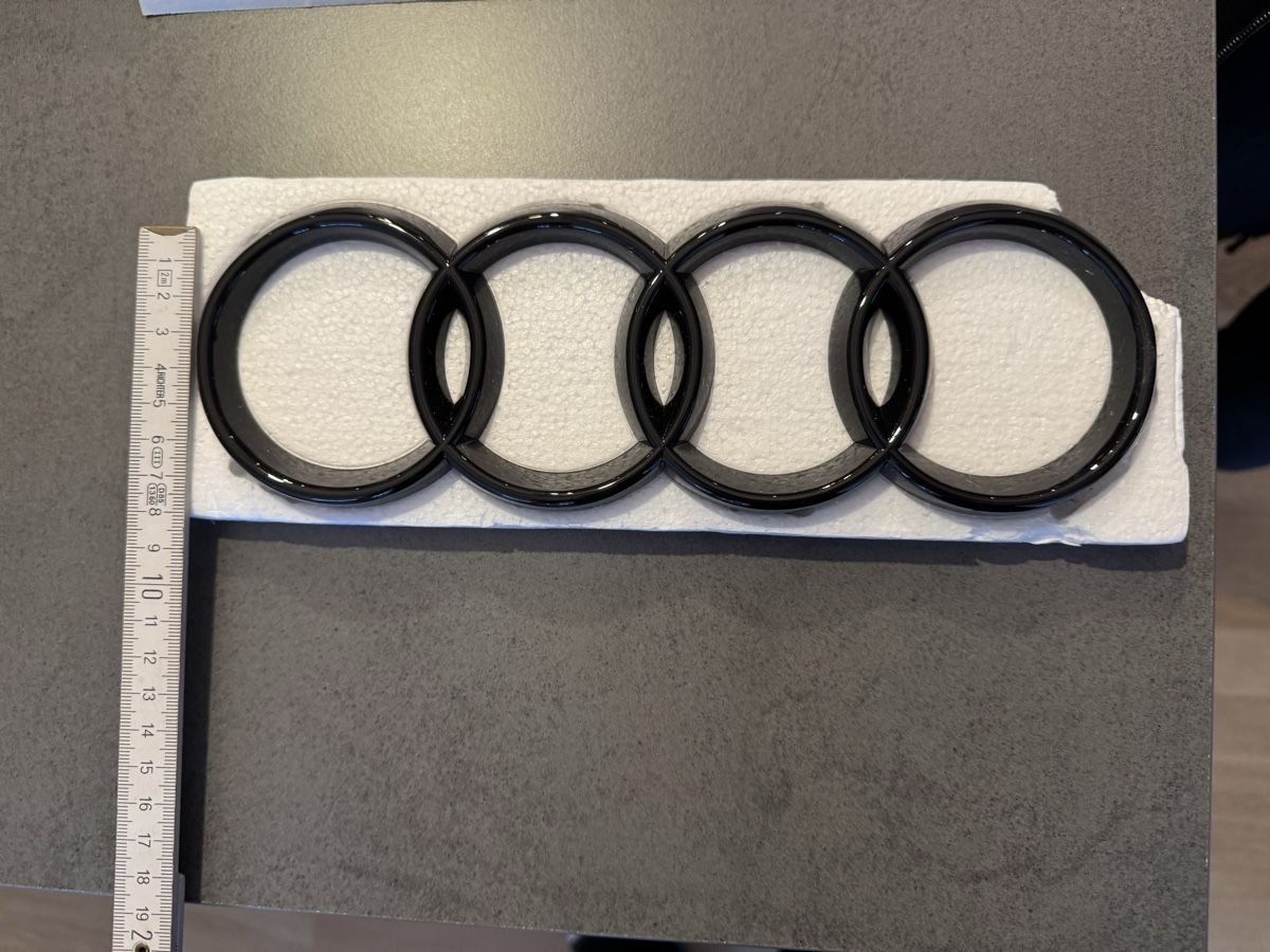 Audi Tutti pezzi di ricambio auto: Schwarze Audi-Ringe Emblem Logo Front – Nuovo (secondo la descrizione) da Höri venduto da hustlerg 2