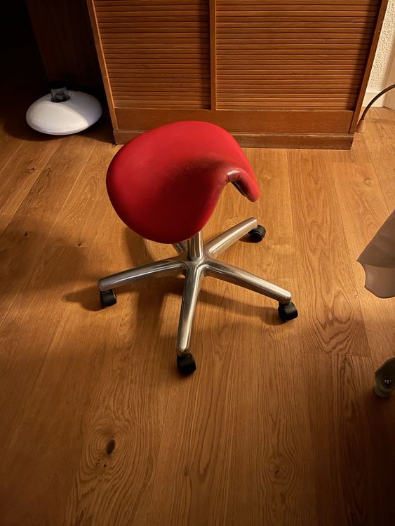 Chaises: Ergonomischer Sattelstuhl - Rot - Wie neu! – D'occasion à Solothurn par BF1967 1