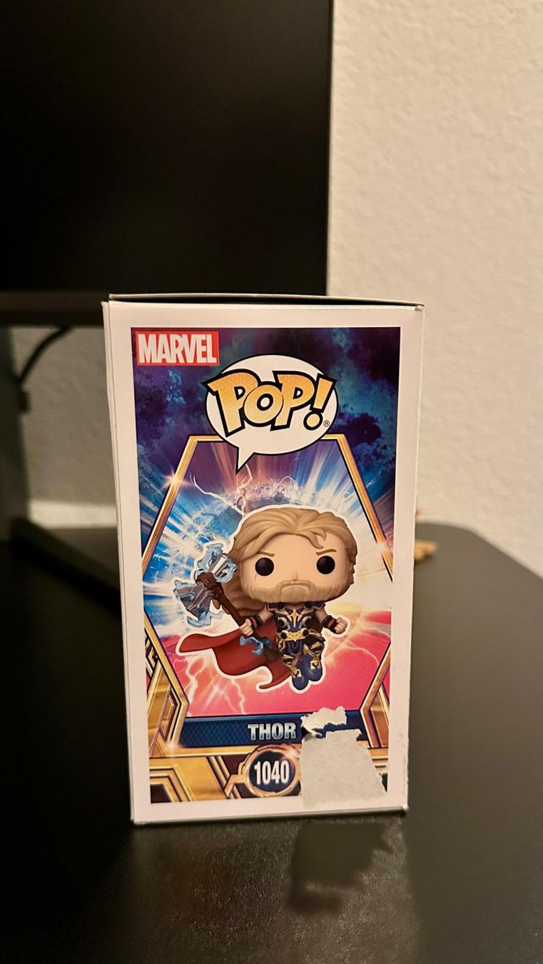 Funko Statuette: Funko Pop Thor (Marvel) Nr. 1040 – Difettoso da Weinfelden venduto da dyildiz95 1
