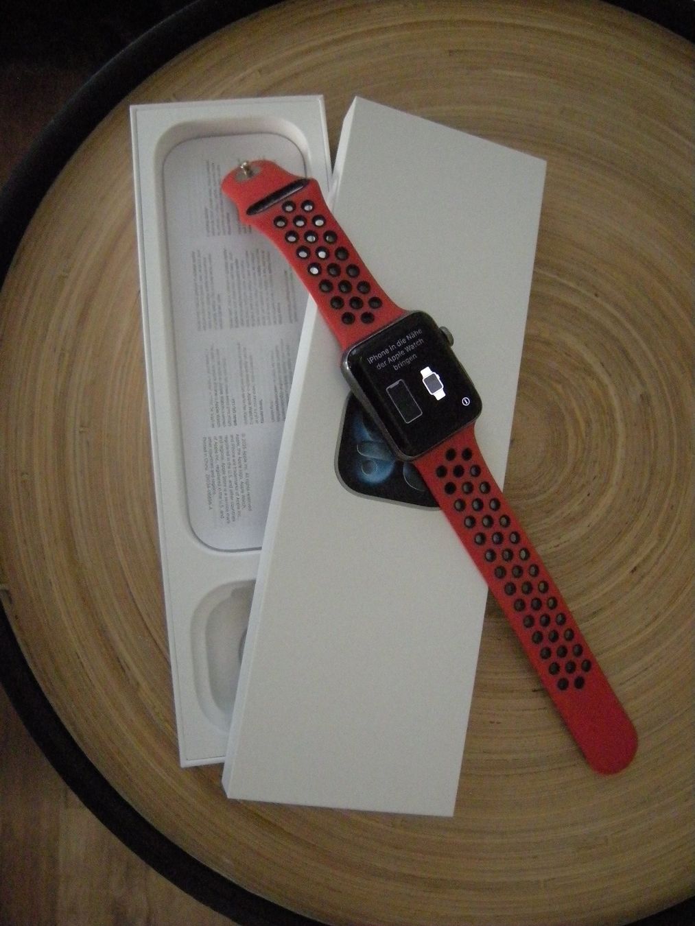 Apple Smartwatch: iPhone Apple Watch UHR Serie 2 – Usato da Holziken venduto da Rupe