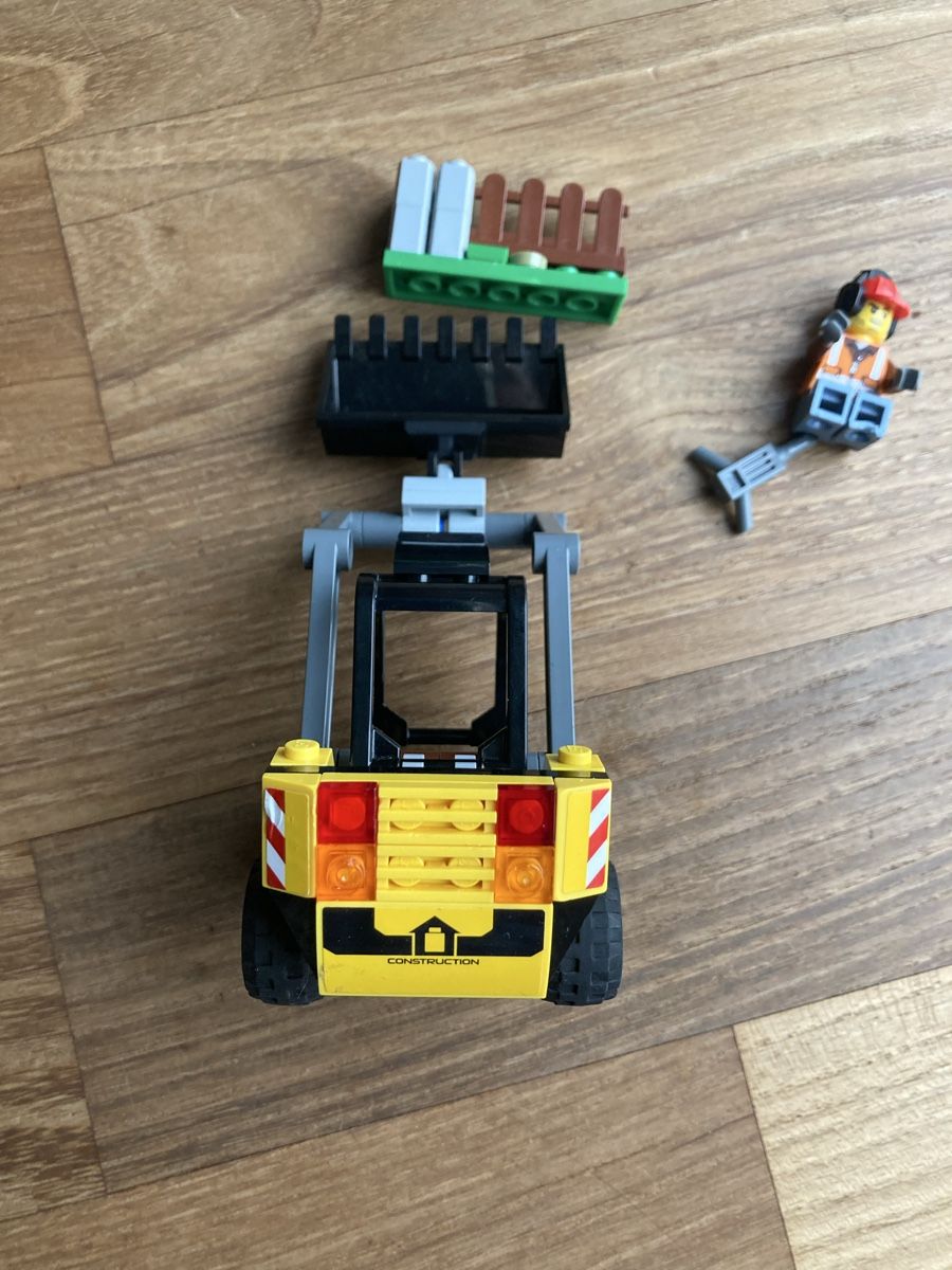 Lego Giocattoli: Frontlader 60219, LEGO City – Usato da Luzern venduto da Aldabema 2