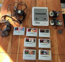 SNES Konsole mit 2 Controllern & 7 Spielen