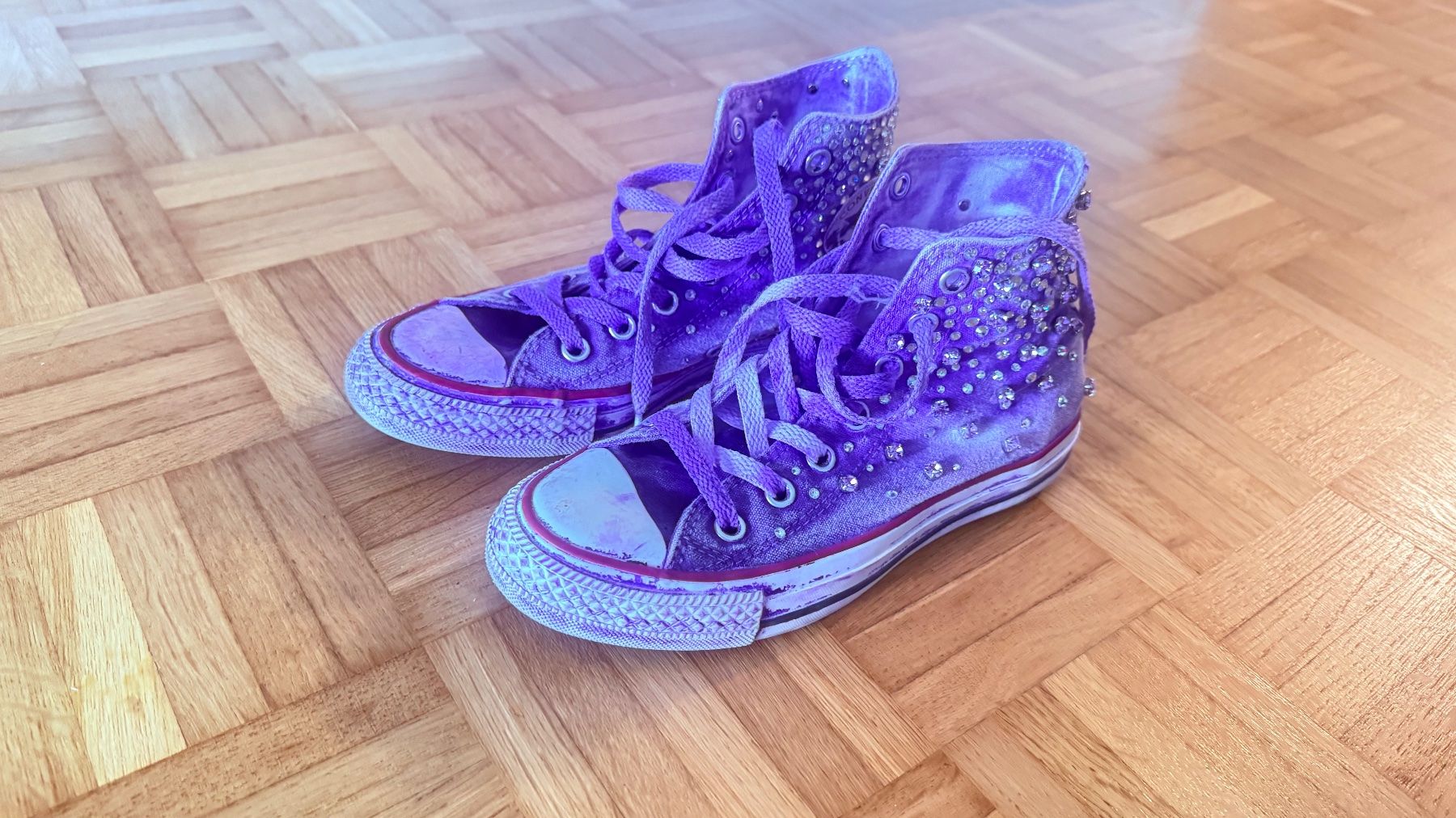 Converse Scarpe da donna: Turnschuhe lila Swarovski 36.5 – Usato da Grenchen venduto da Raluca29 2