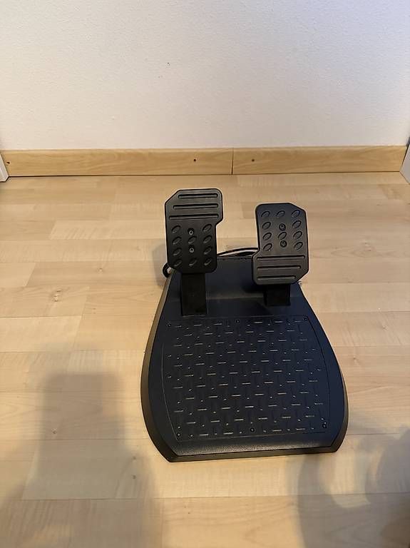 Controller: Verkaufe Thrustmaster T80 Ferrari 488 GTB – Nuovo e nell'imballaggio originale da Winterthur venduto da erh_j86f 2