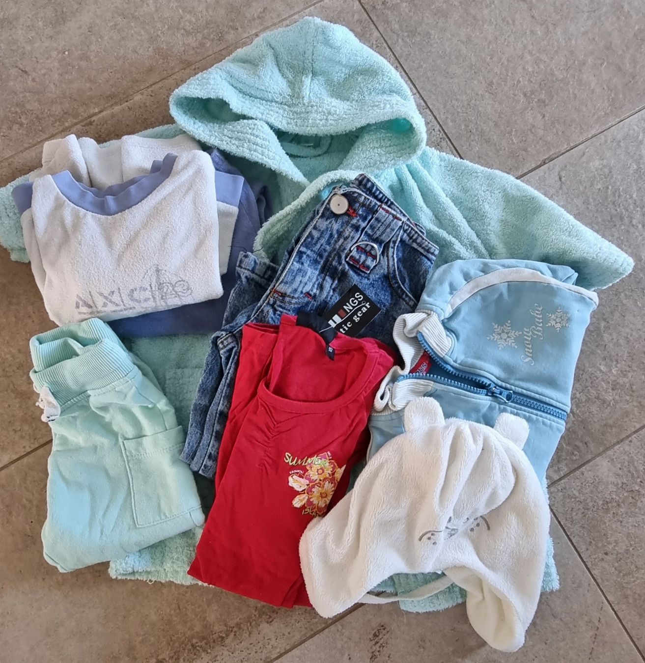 Kleiderpakete & -sets: Kleiderpaket für Mädchen gr.92 – Gebraucht aus Grossdietwil von GNOM313