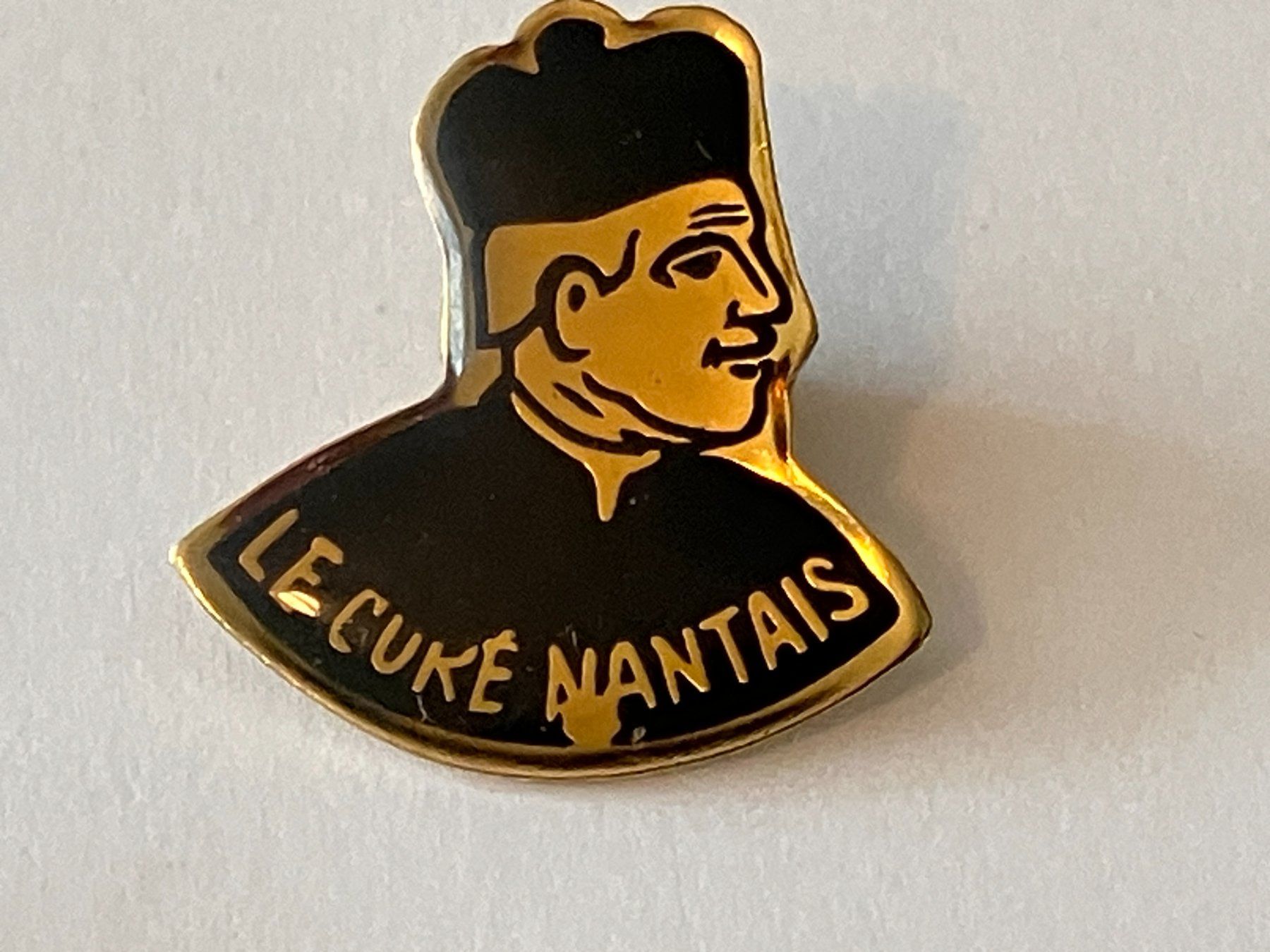 Placchette & Badge: 1 Pin Le Cure Nantais – Usato da Basel venduto da djwwpp