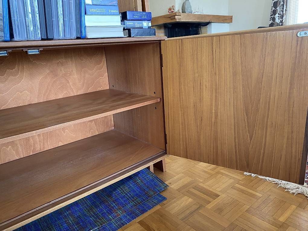 Scaffali: 2 Mid Century Teak Regale mit integrierter Kommode – Usato da Gränichen venduto da Bubui 1