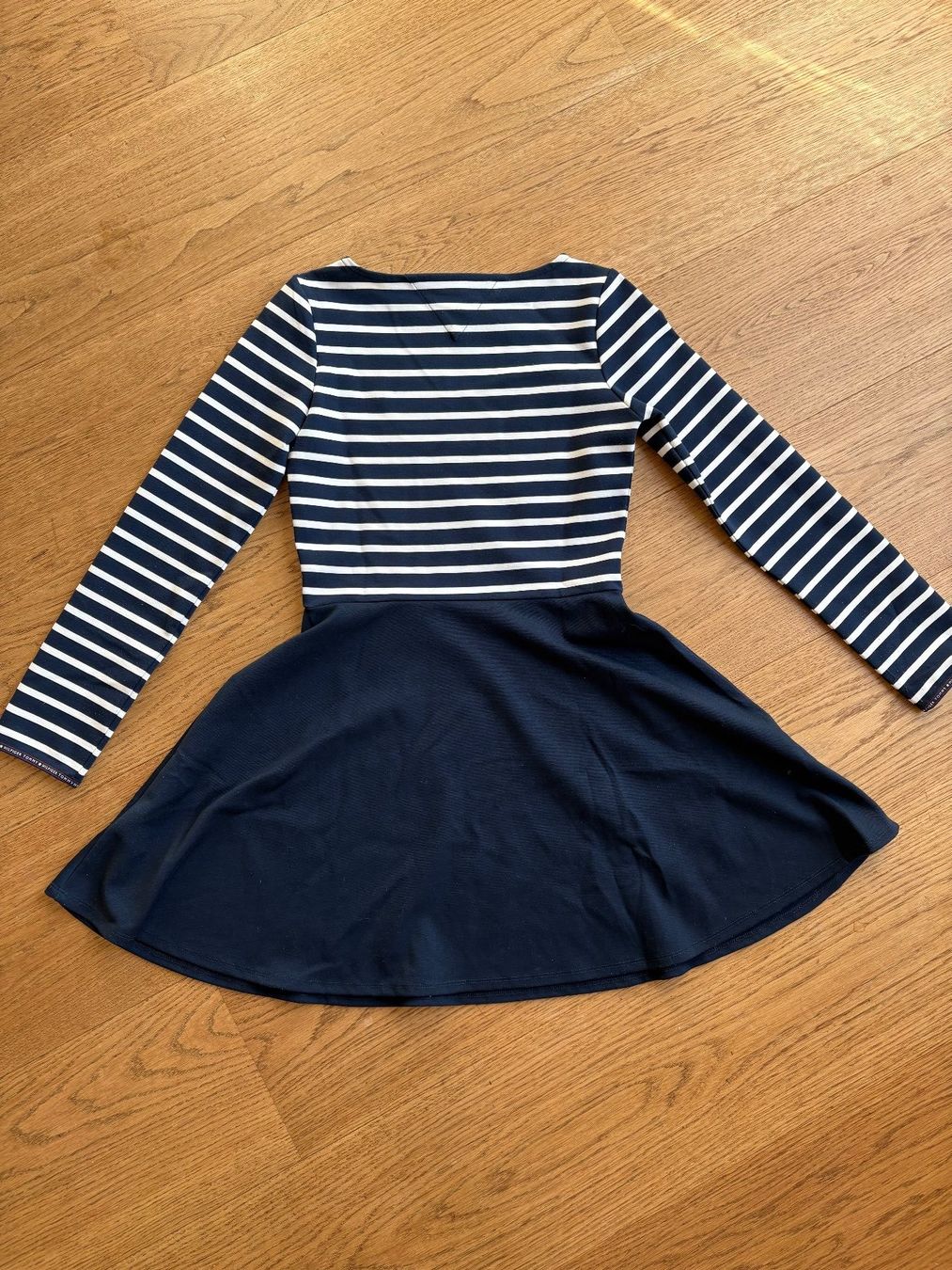 Vestiti & Gonne: Kleid Marke Tommy Hilfiger Grösse 176 – Usato da Solothurn venduto da 07mika07 1