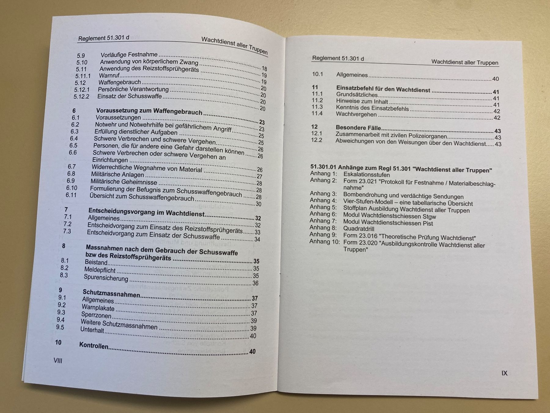 Libri: 3 Reglemente: Wachtdienst - Schweizer Armee – Usato da Brütten venduto da Hst1 3
