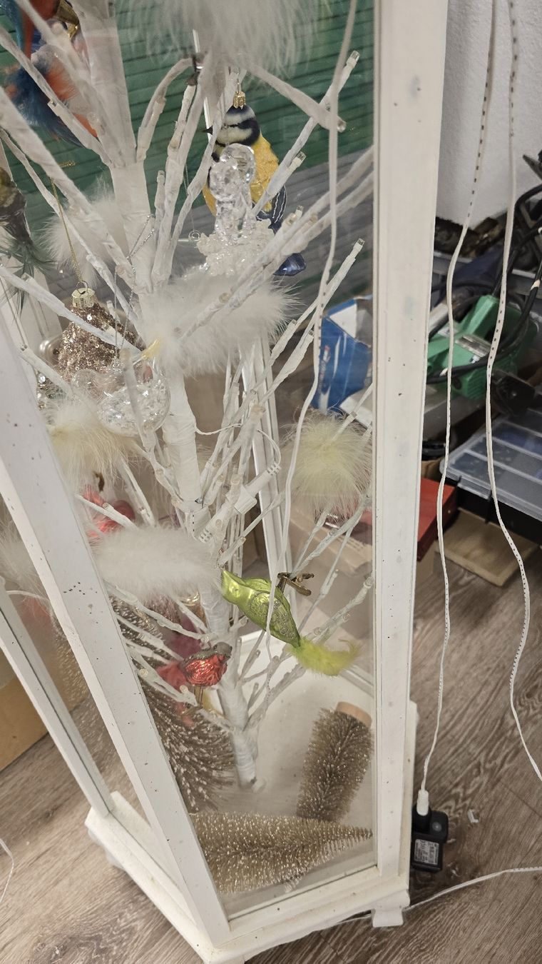 Tutte le decorazioni: Weisse Weihnachtslaterne mit Deko – Usato da Tuggen venduto da Santasbag 3