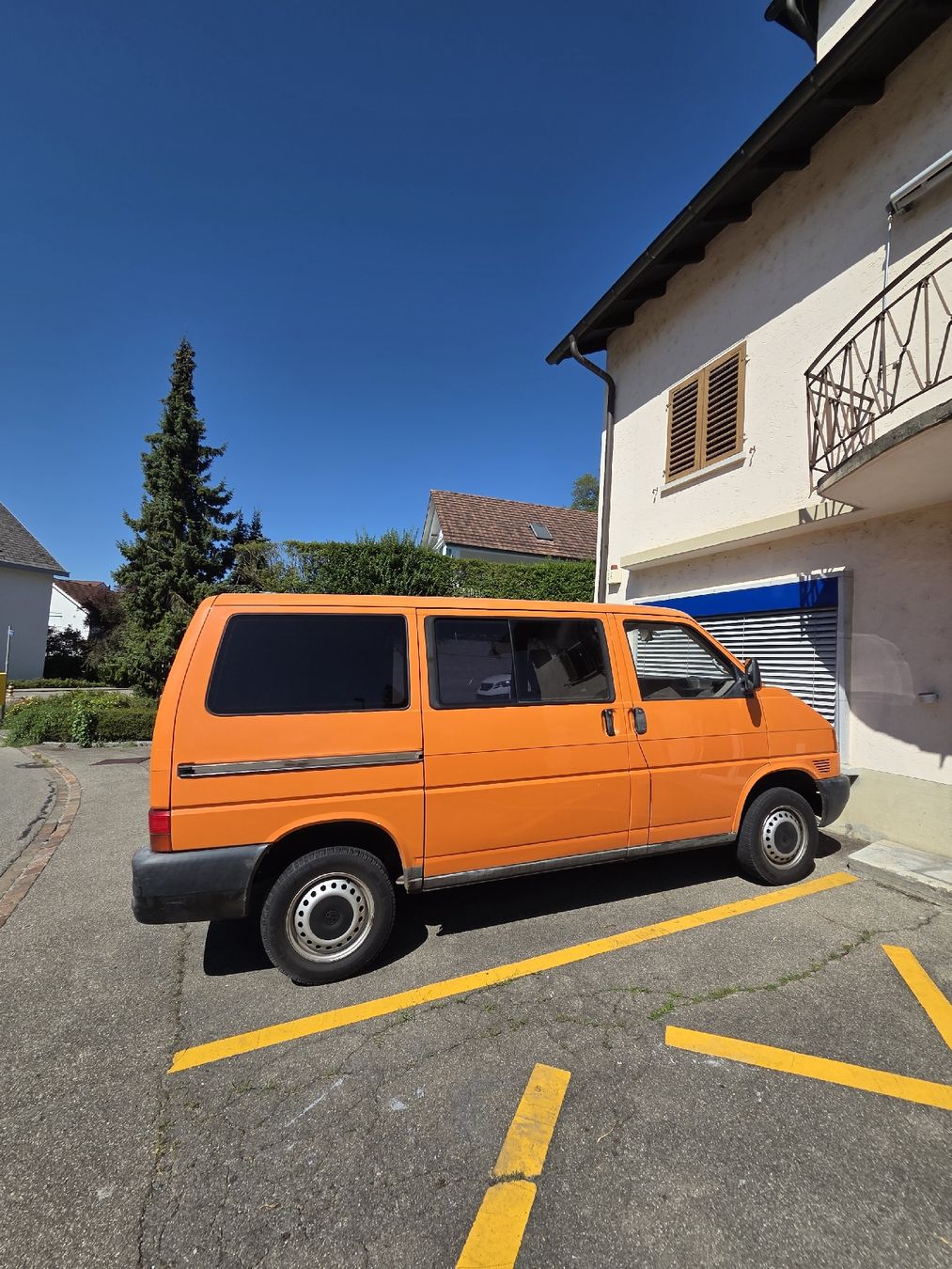 VW Nutzfahrzeuge: VW T4 Bus in gutem Zustand  – Gebraucht aus Birmensdorf ZH von lorena.g 4