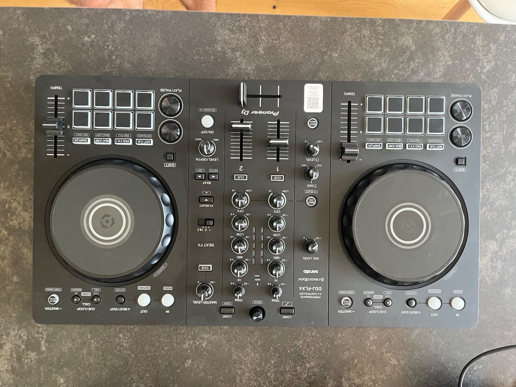 Pioneer Console di mixaggio: Pioneer DDJ-FLX4 DJ Controller mit Kopfhörer & Boxen – Usato da Sutz venduto da Matsp 1