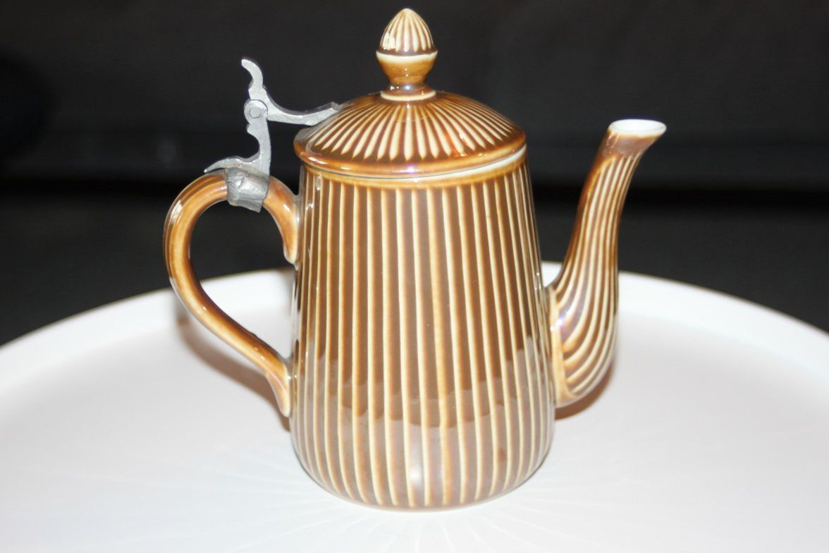 Teekannen: Altes Kaffeekännchen mit Deckelhalter aus Zinn – Gebraucht aus Sumiswald von Lottie22 2