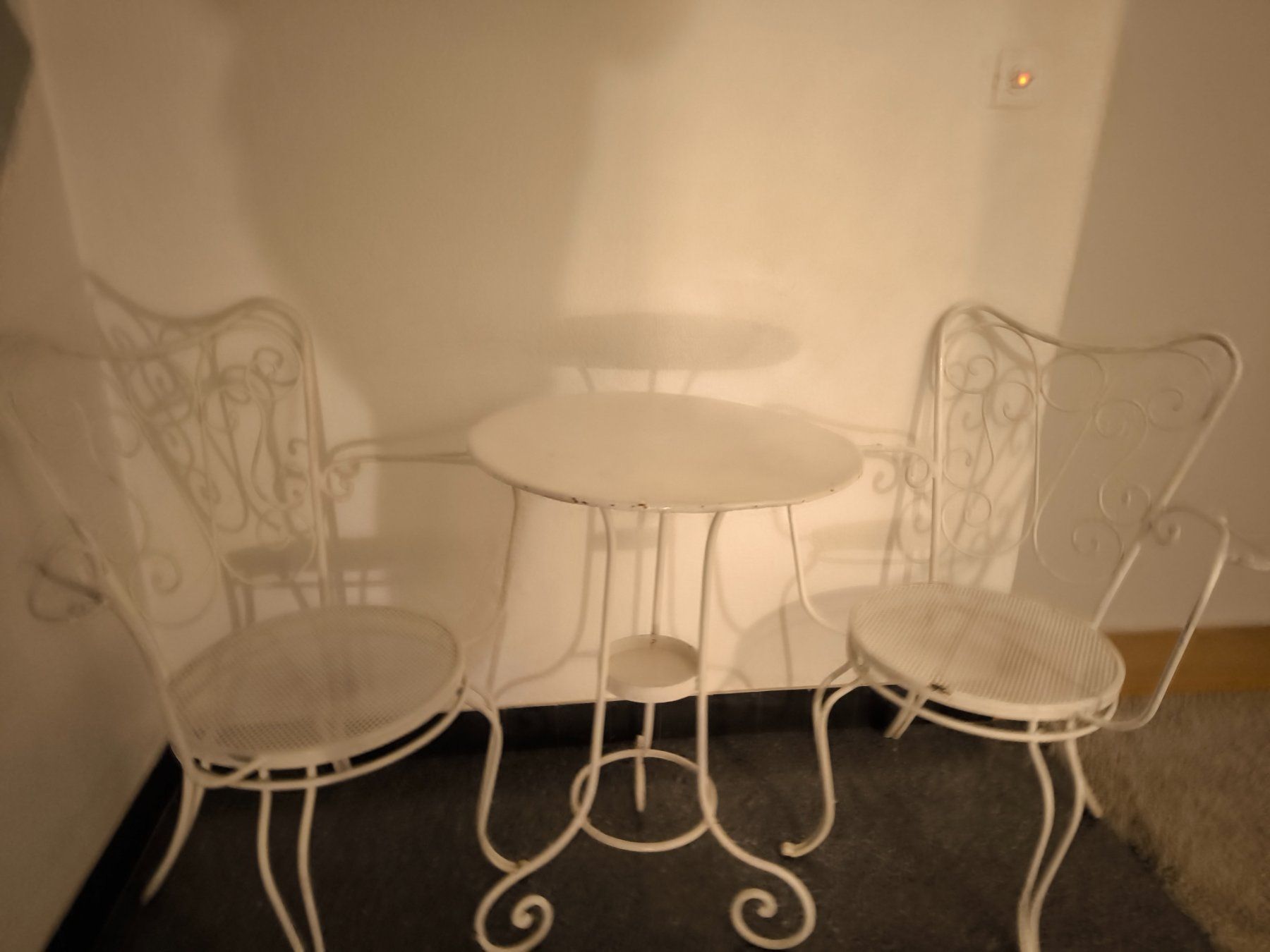 Set di tavolo e panche: Ensemble de jardin vintage – Usato da Bulle venduto da Colo 1