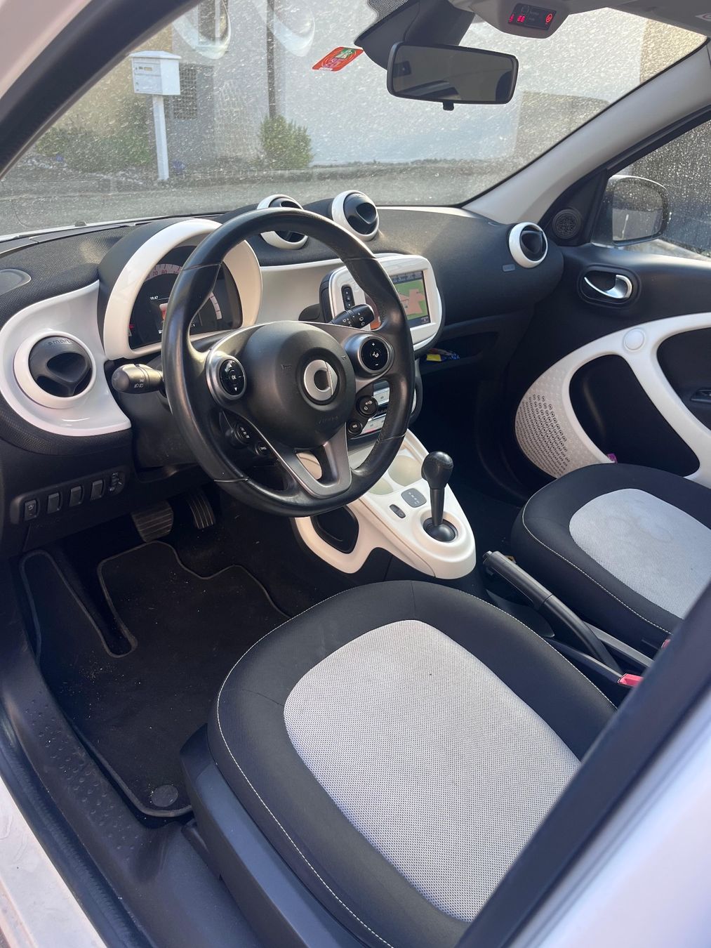 Smart Automobili: Smart Forfour 90ps Automat Navi Benzin – Usato da Reinach AG venduto da Undercover162 1