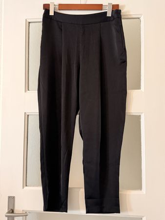 Schicke, schwarze Hose - Grösse L von Stradivarius