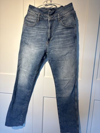 Coole Damen Jeans Gr. 38, leicht distressed, perfekt für So