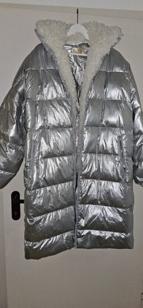 Silberne Daunenjacke, Grösse L, Winter